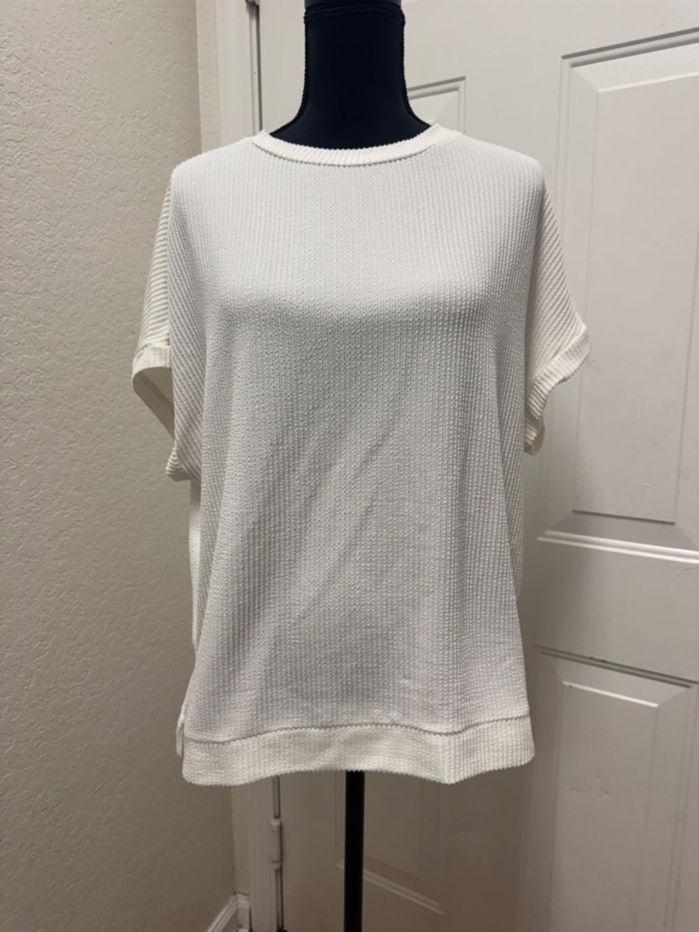 Casual White Short-Sleeve Knit Tee